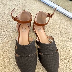 Flat Sandals SIZE 9 never used.  Bought from DSW Store